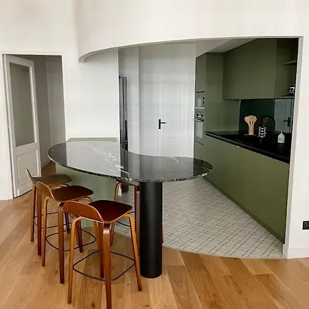 Le Feel'art, Prestige A Apartamento