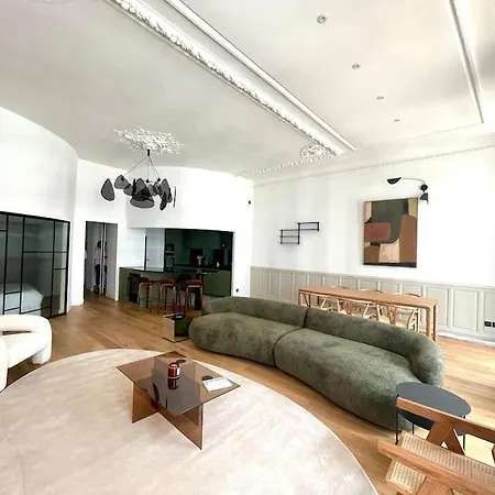Le Feel'art, Prestige A Apartamento